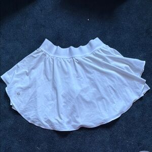 Lululemon Athletica White Ruffled Skater Mini Skirt with skorts/lined.